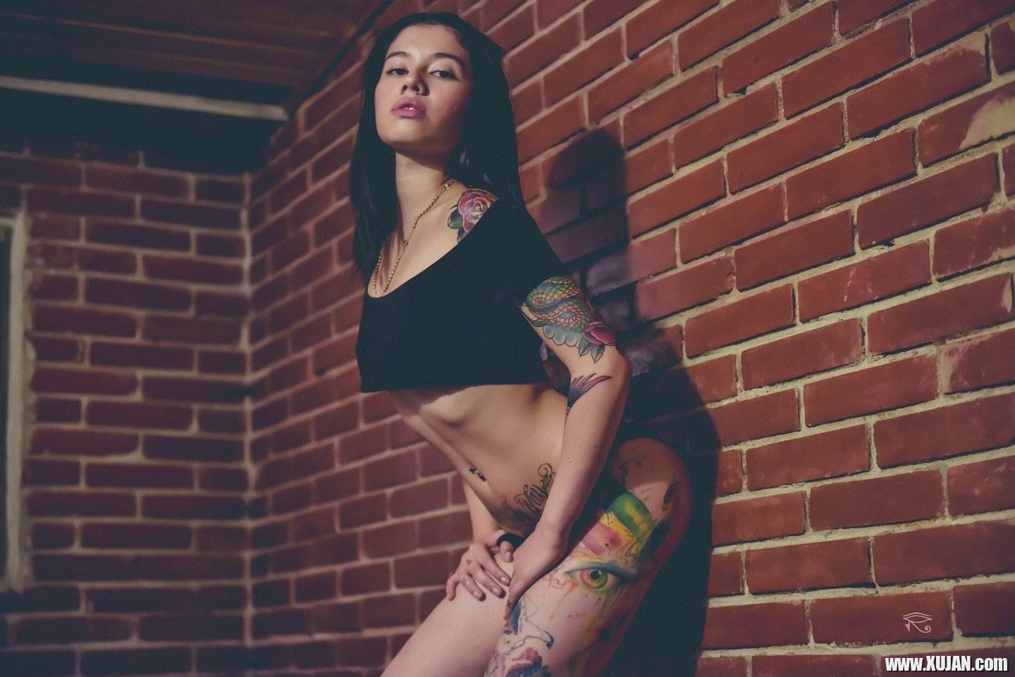 Tattooed babe Jessica Alvarez unveils her tits while posing - Photo #3313177