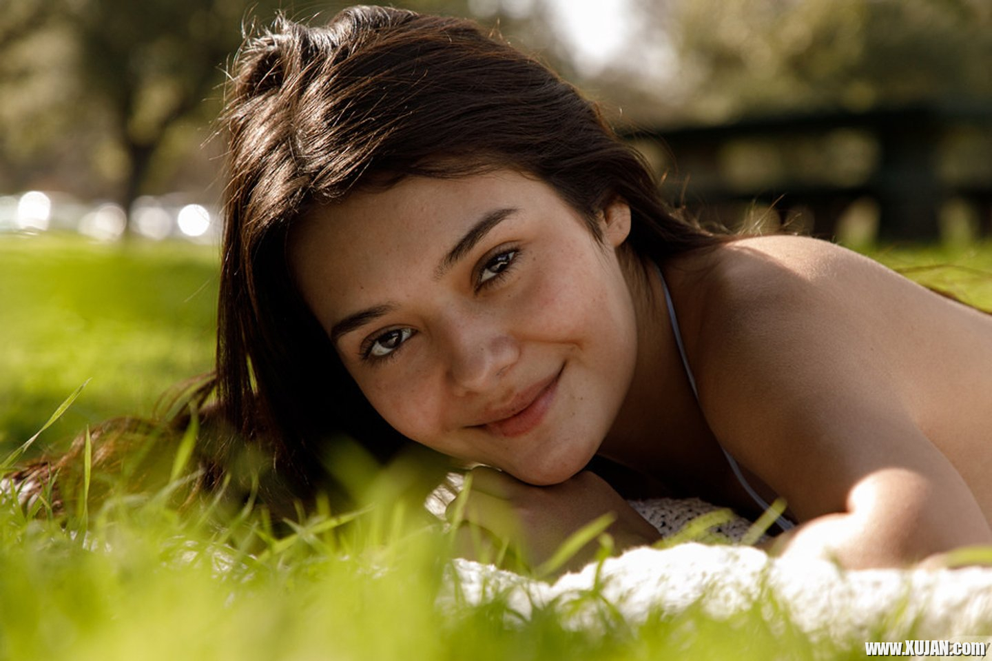 Young babe in bikini enjoys sunny day in the park - Photo #3320767