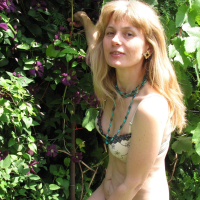 Stunning chick Doris Dawn gets completely naked outdoors