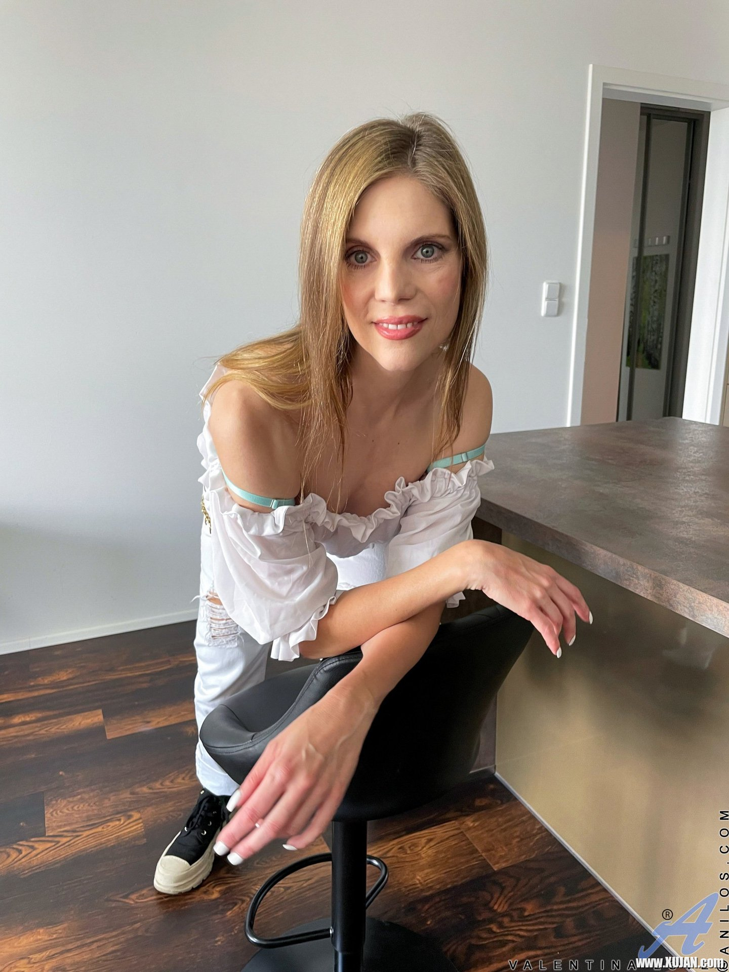 Johanka Jay with natural tits wearing hot lingerie posing in the kitchen - Photo #3324263
