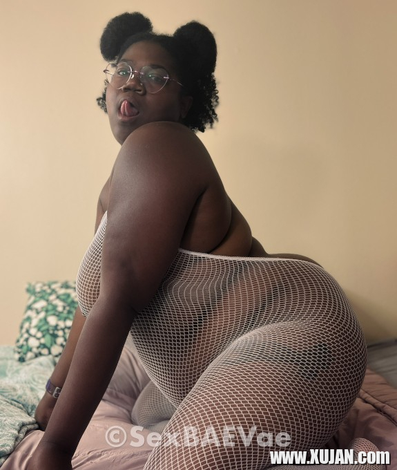 Cum Take a Peek - Photo #3324339