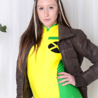 Hot Elouise Please masturbates in Cosplay Scene