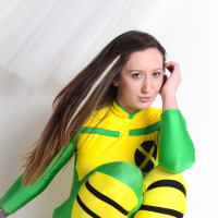 Hot Elouise Please masturbates in Cosplay Scene