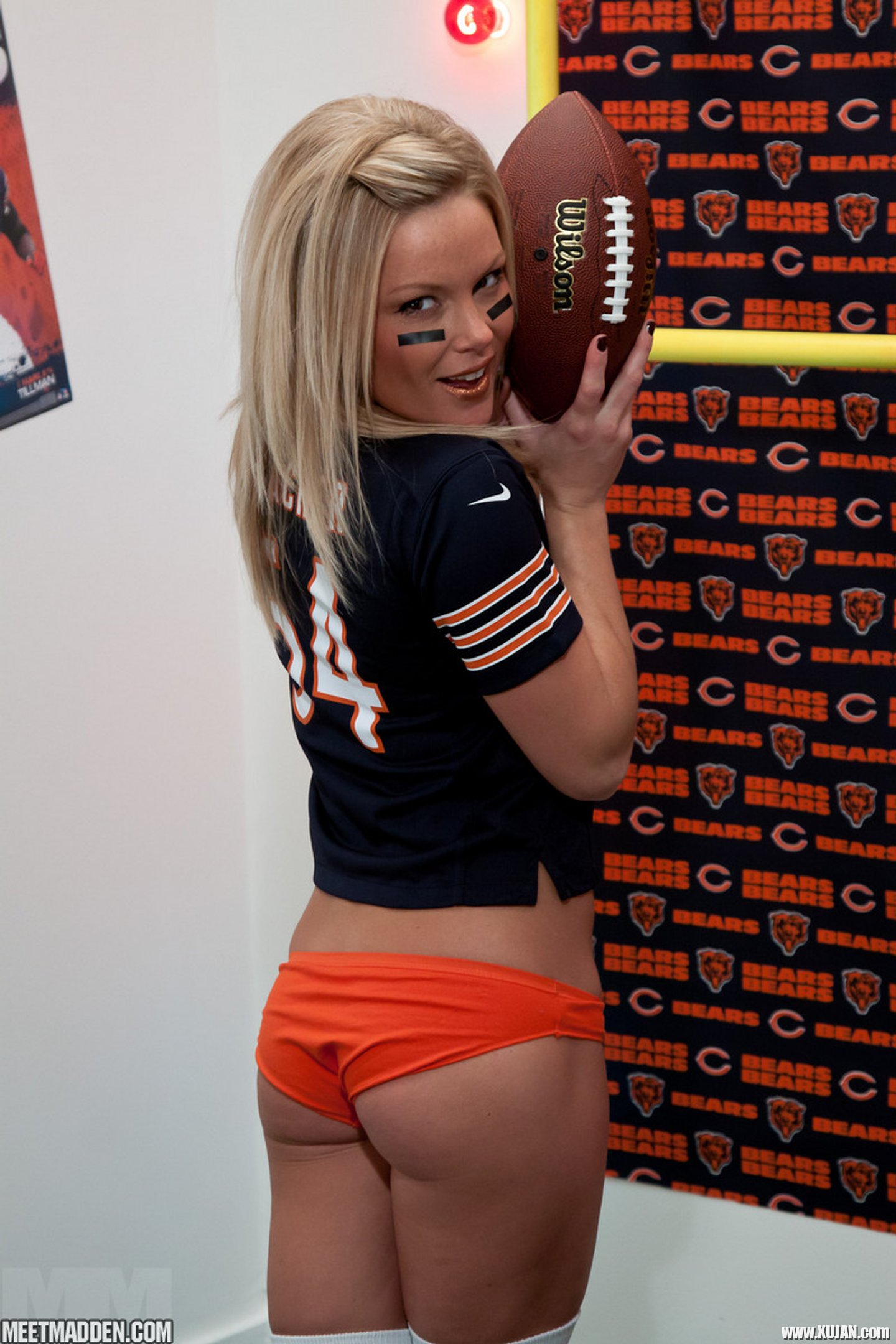 Meet Madden makes a pretty hot Quarterback - Photo #3327811