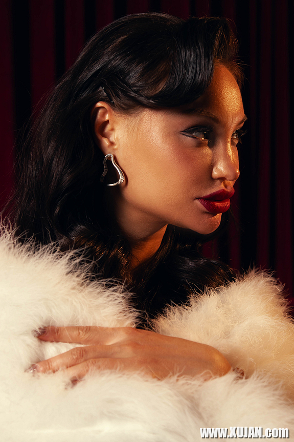Monika Foqsqsy ketsvatsq e yndunel bezh zgestov ev mushtakov - Photo #3330896