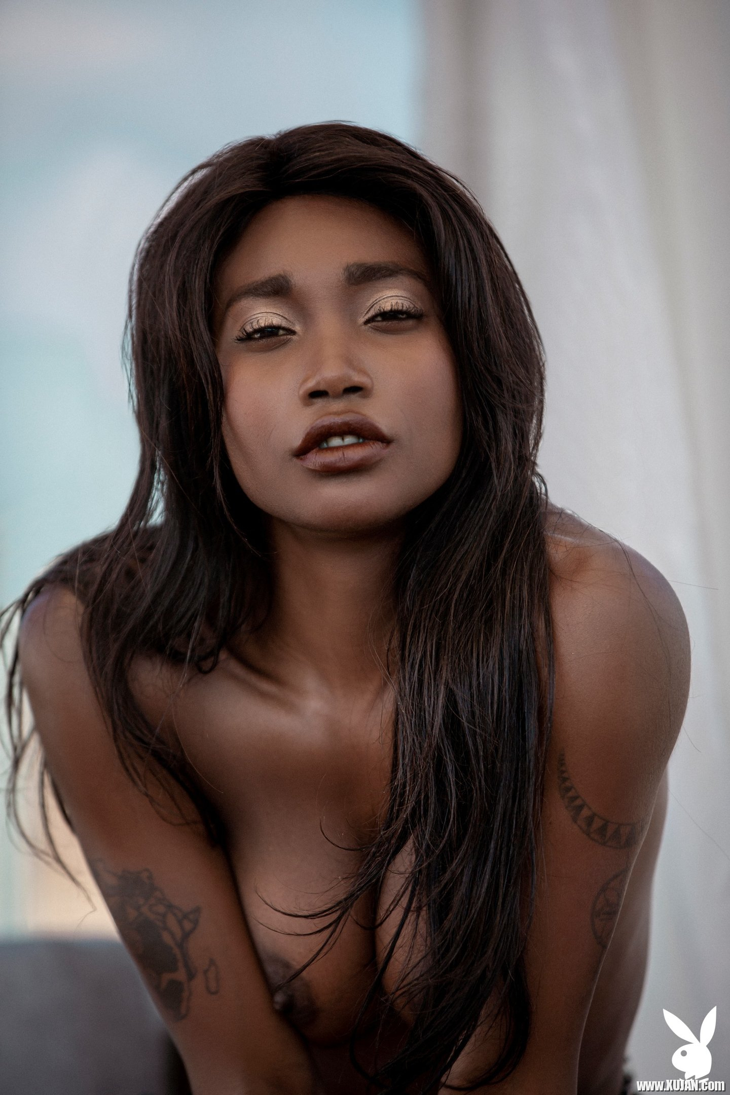 Cute ebony babe Mimi Desuka teasing on the couch - Photo #3333935