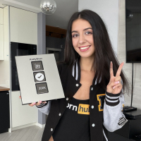 Pornhub mrtsanakner Qeti Ovest