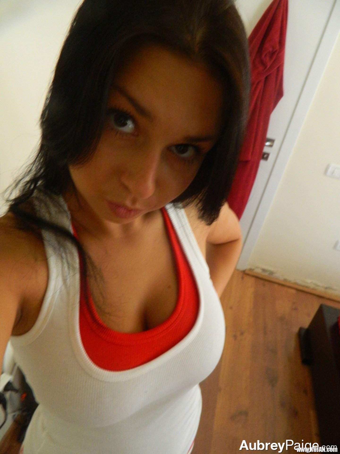 Busty Babe Aubrey Paige showing off her big Boobs - Photo #3335155