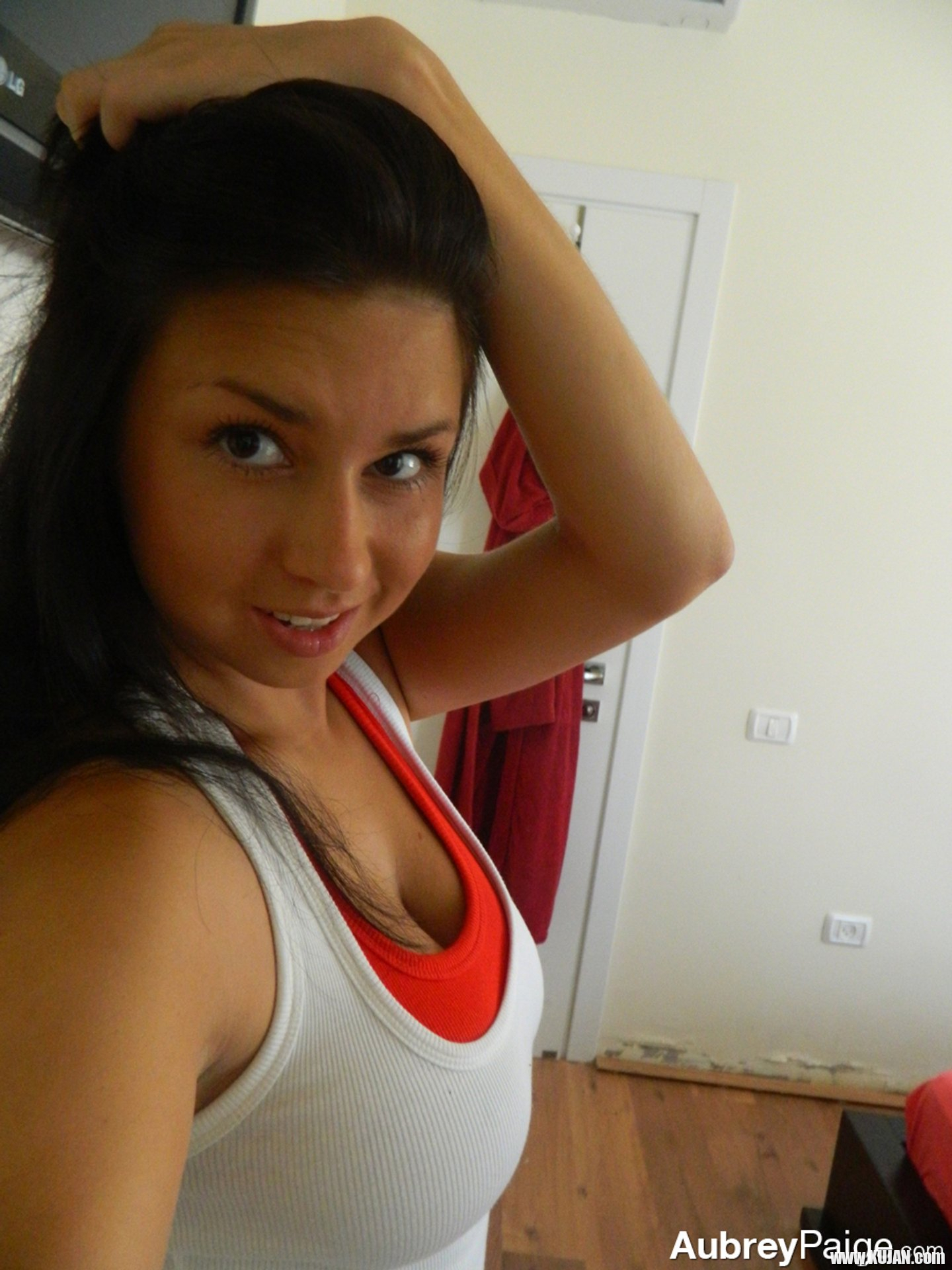 Busty Babe Aubrey Paige showing off her big Boobs - Photo #3335156