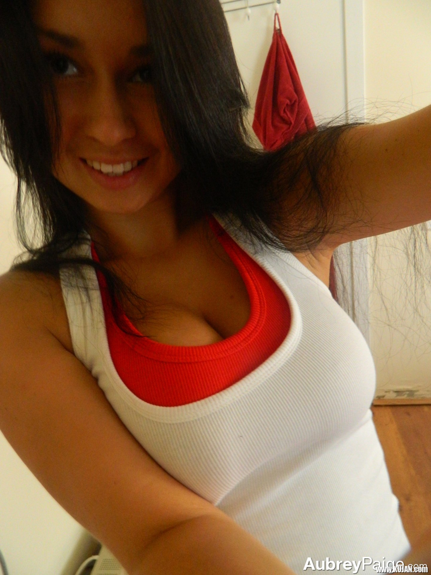 Busty Babe Aubrey Paige showing off her big Boobs - Photo #3335158