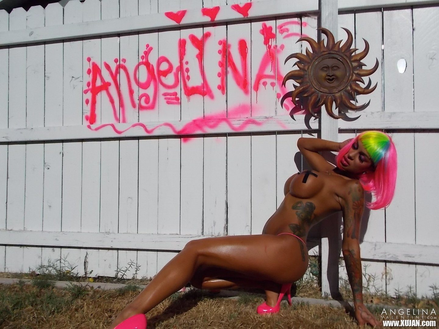 Angelina Valentine tagging her Name with her Tits out - Photo #3339225