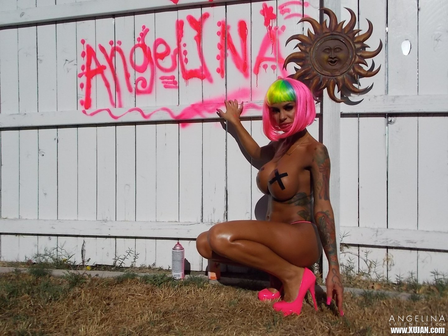 Angelina Valentine tagging her Name with her Tits out - Photo #3339226