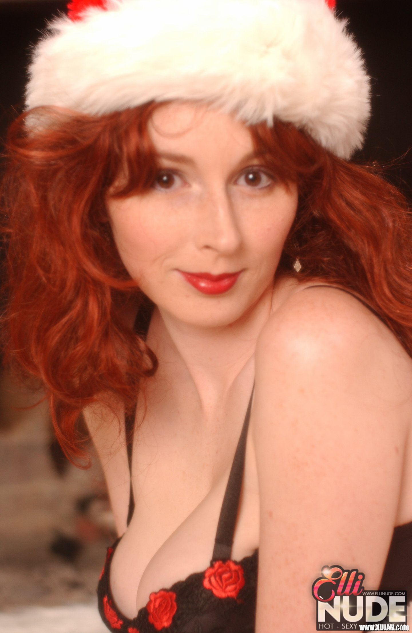 Hot Elli Nude posing sexy in her Christmas Outfit - Photo #3340404