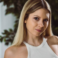 Irresistible Rebecca Volpetti pleasures her cravings with a big pink dildo