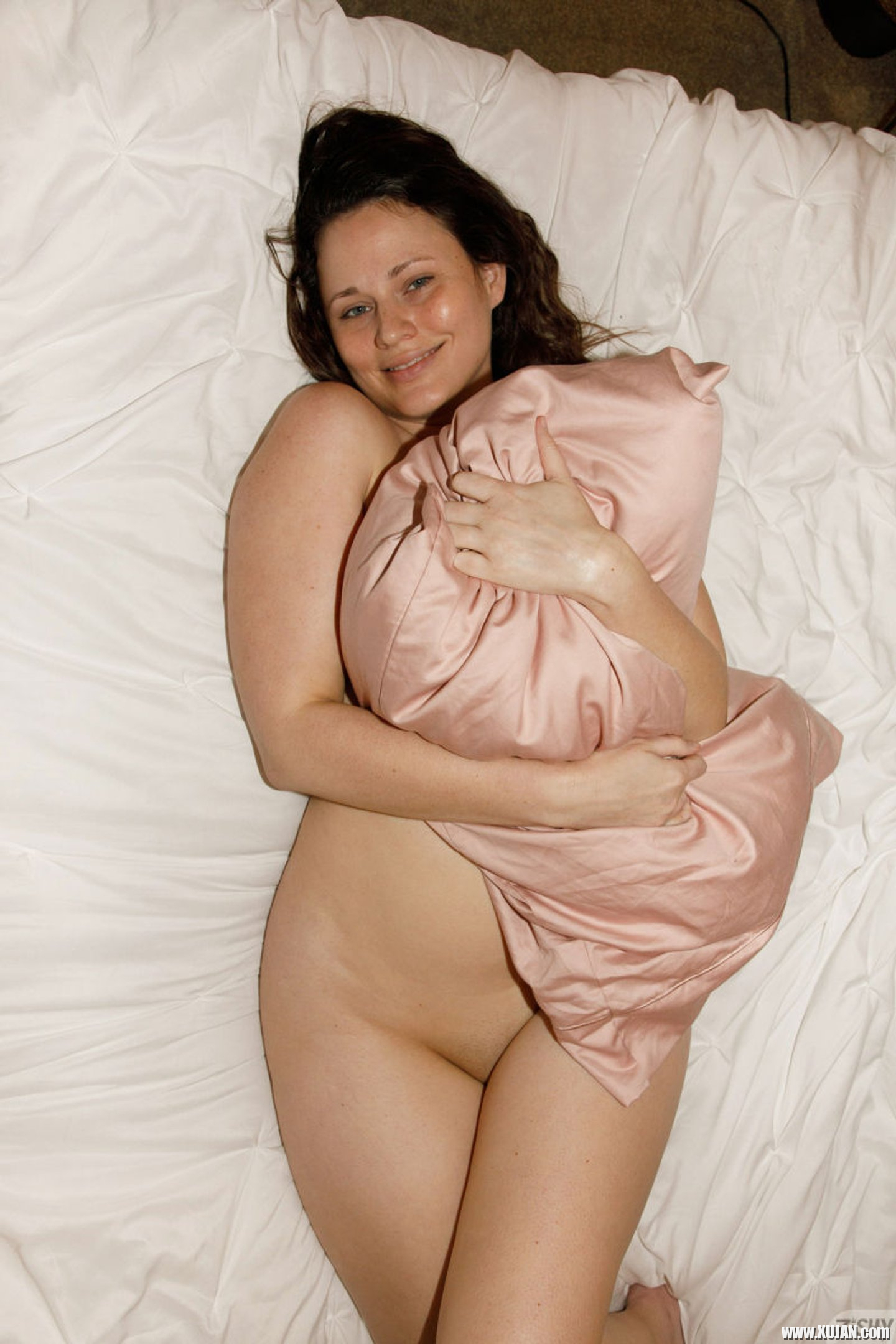 Gorgeous Sammy Loble with natural tits and shaved love tube - Photo #3344115