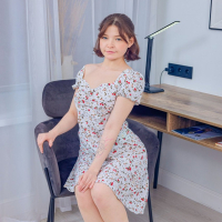 Small breasts Virgin Butterfly spreading legs on the blue chair