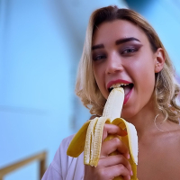 Lapdacer Elena sucks for a cumload