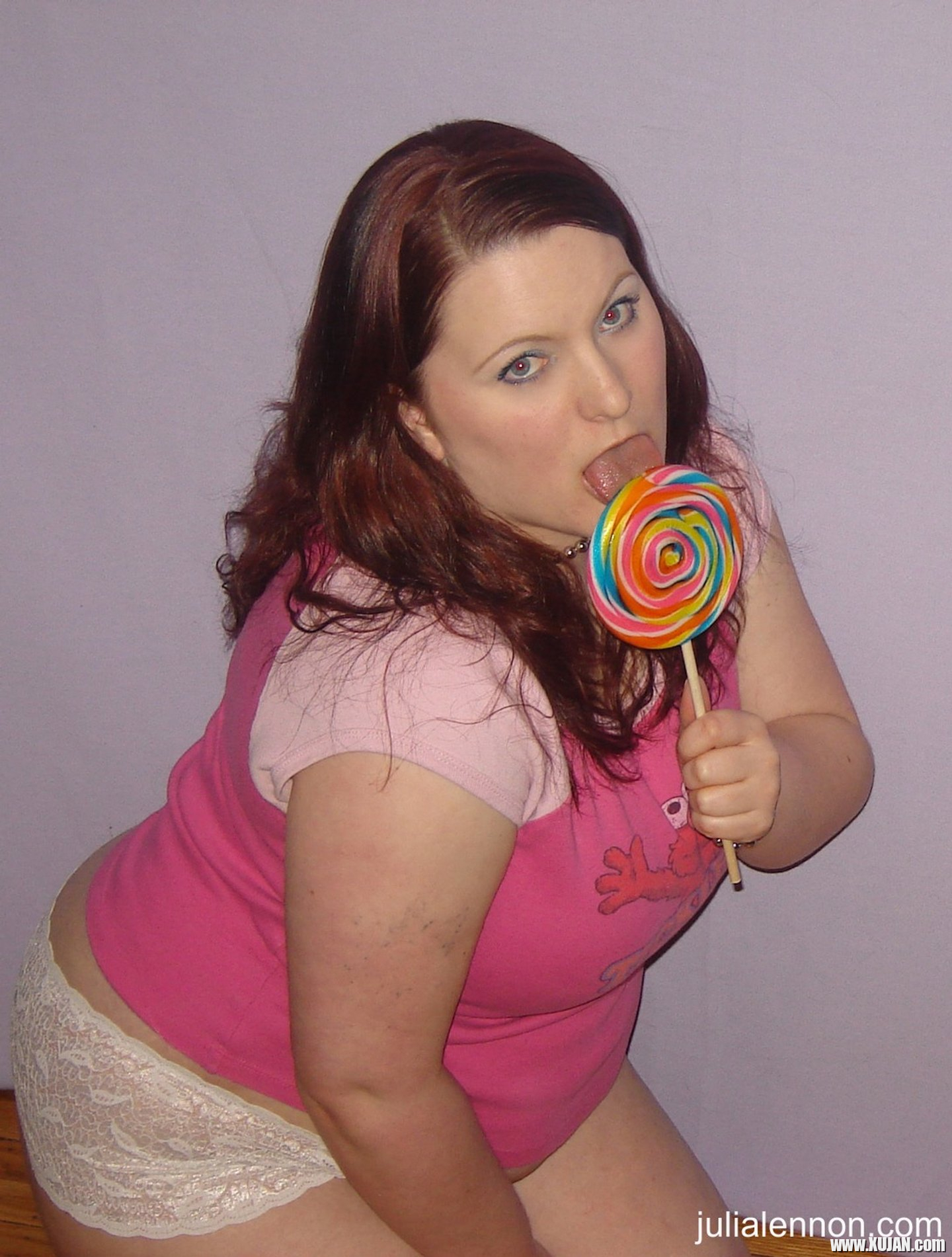 Chubby chick Julia Lennon unveils her curvy body - Photo #3352227