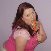 Chubby chick Julia Lennon unveils her curvy body