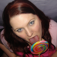 Chubby chick Julia Lennon unveils her curvy body