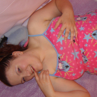 Chubby chick Julia Lennon unveils her curvy body