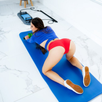 Super girl Sofie Reyez works out before getting fucked by her trainer