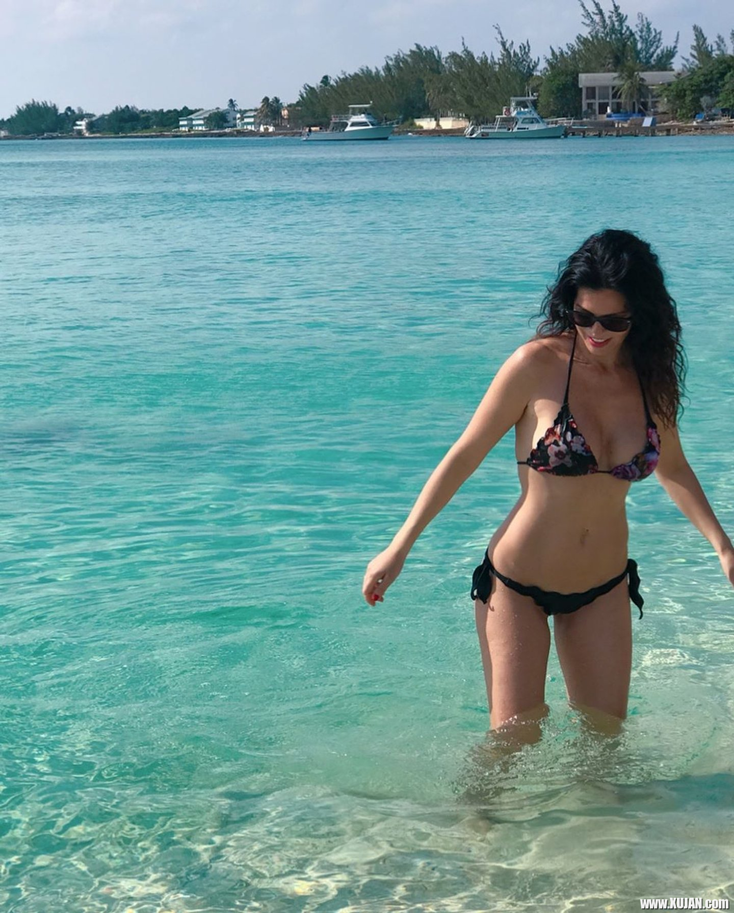 Sexy Laura Torrisi looking stunning in her bikinis - Photo #3353747