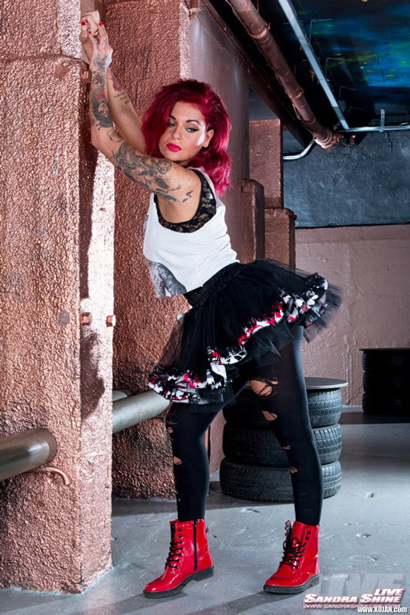 Hottie with Tattoos Becky Stevens rubs her Twat - Photo #3357014