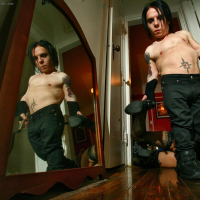 Crazy babe Bella Vendetta and a horny Midget