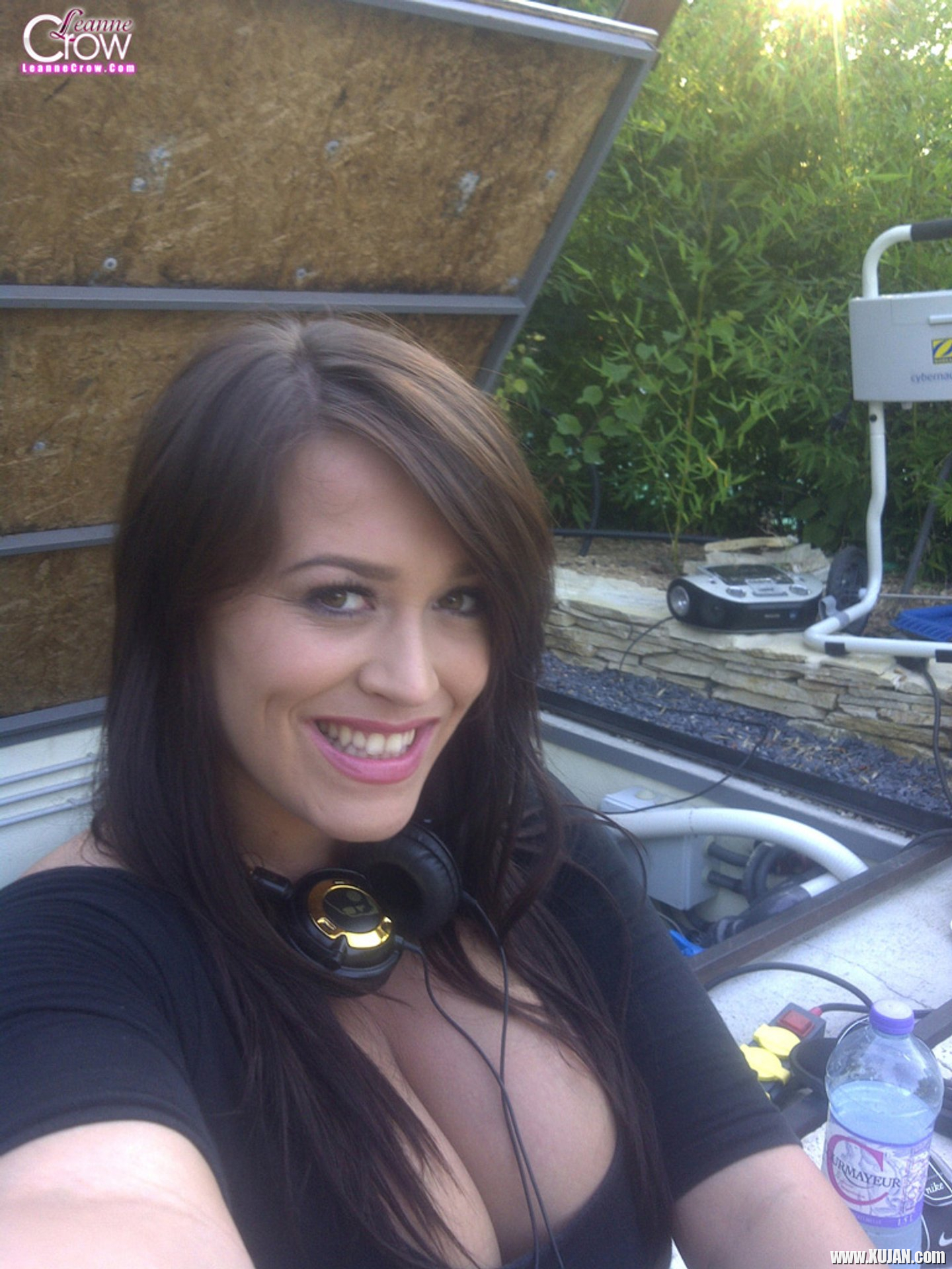 Giant boobed Leanne Crow hot selfshot Pictures - Photo #3357378