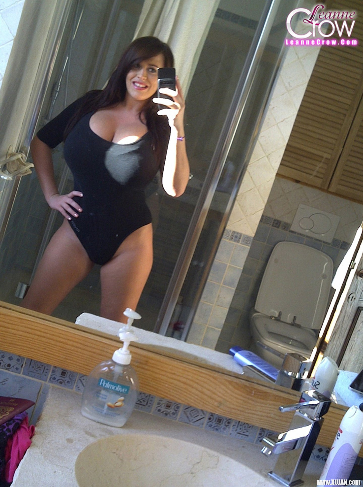 Giant boobed Leanne Crow hot selfshot Pictures - Photo #3357383