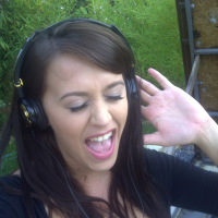 Giant boobed Leanne Crow hot selfshot Pictures