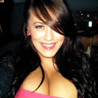 Giant boobed Leanne Crow hot selfshot Pictures
