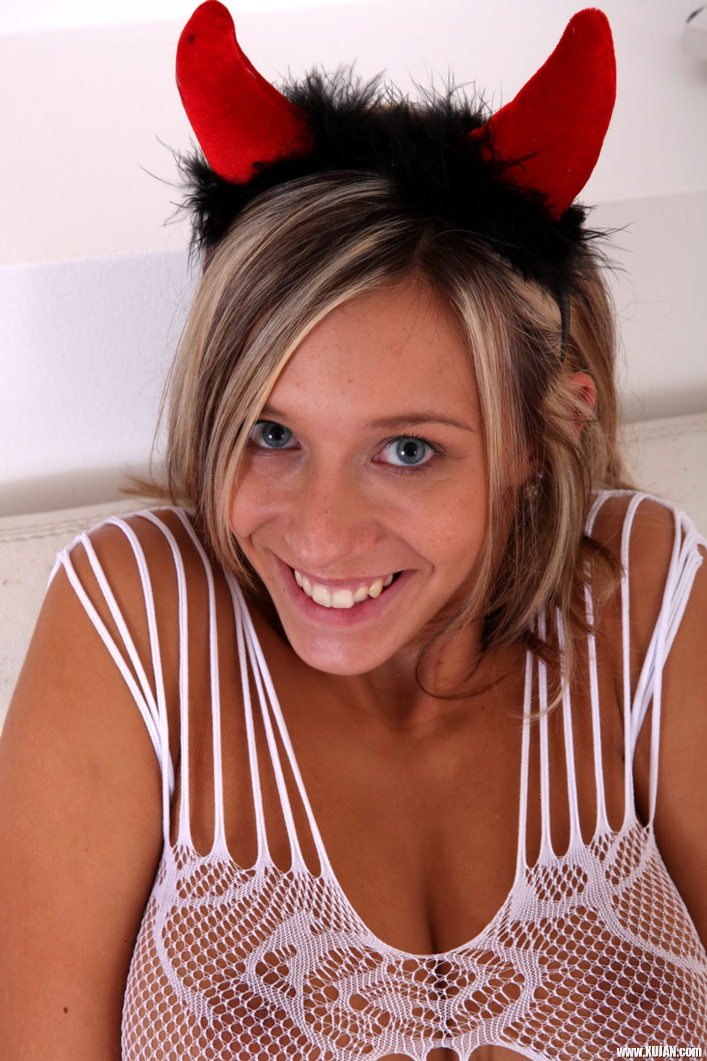 Horny Devil Tracy Smile toying her sweet Snatch - Photo #3358258