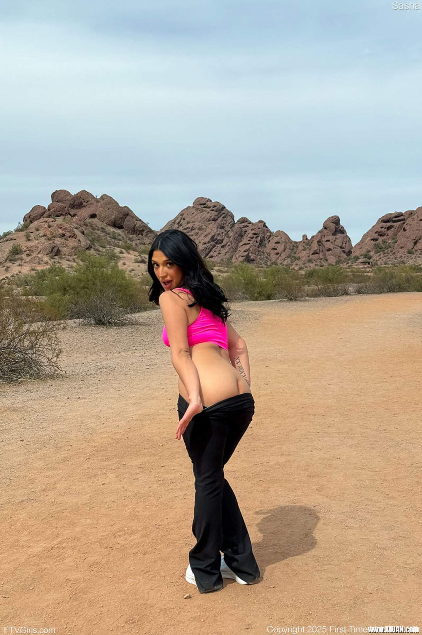 Solo chick doing striptease outdoors in a park Sasha Reign - Photo #3359598