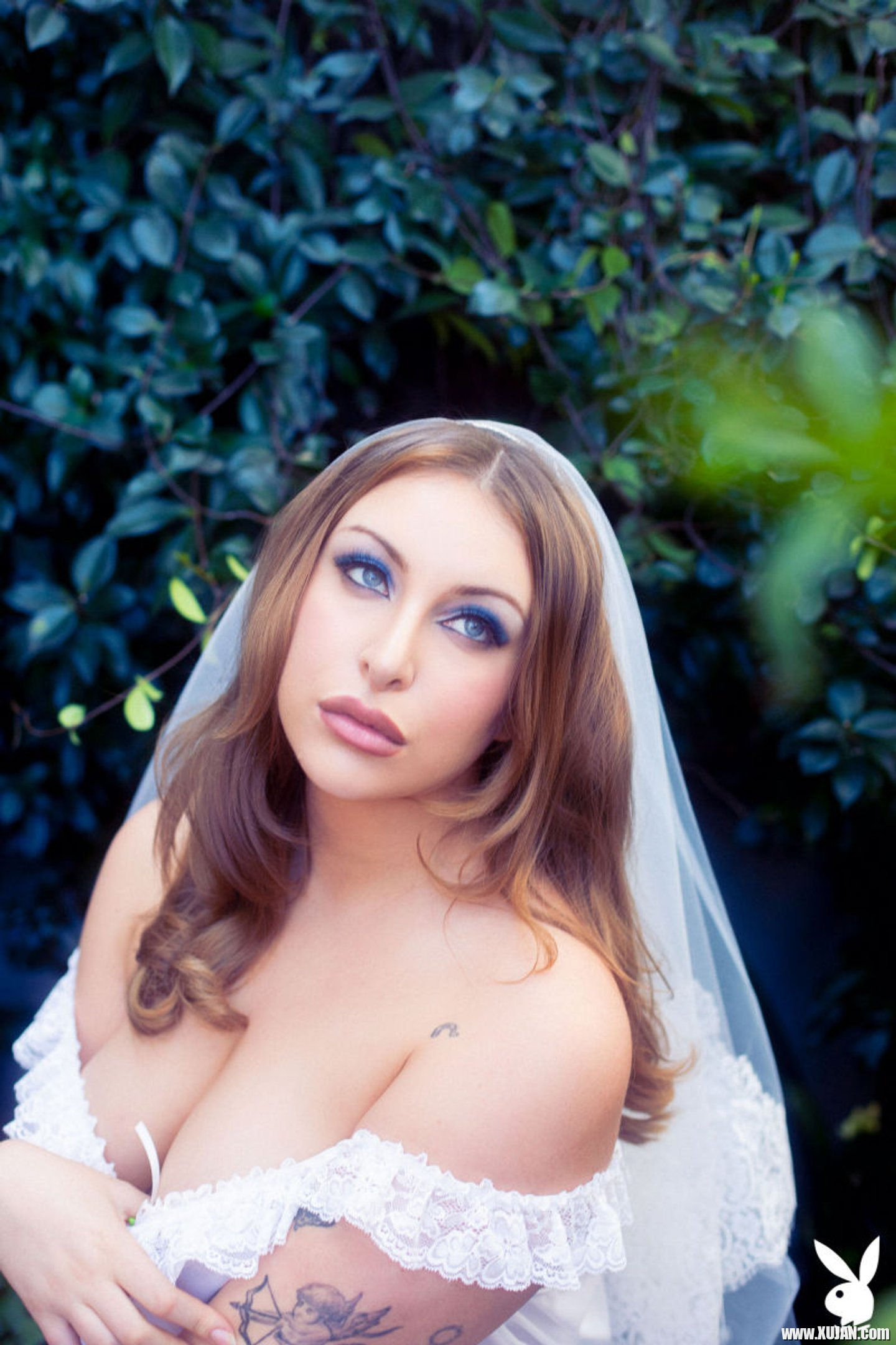 Outdoors session with charming erotic model Bunny Gaubert - Photo #3361272