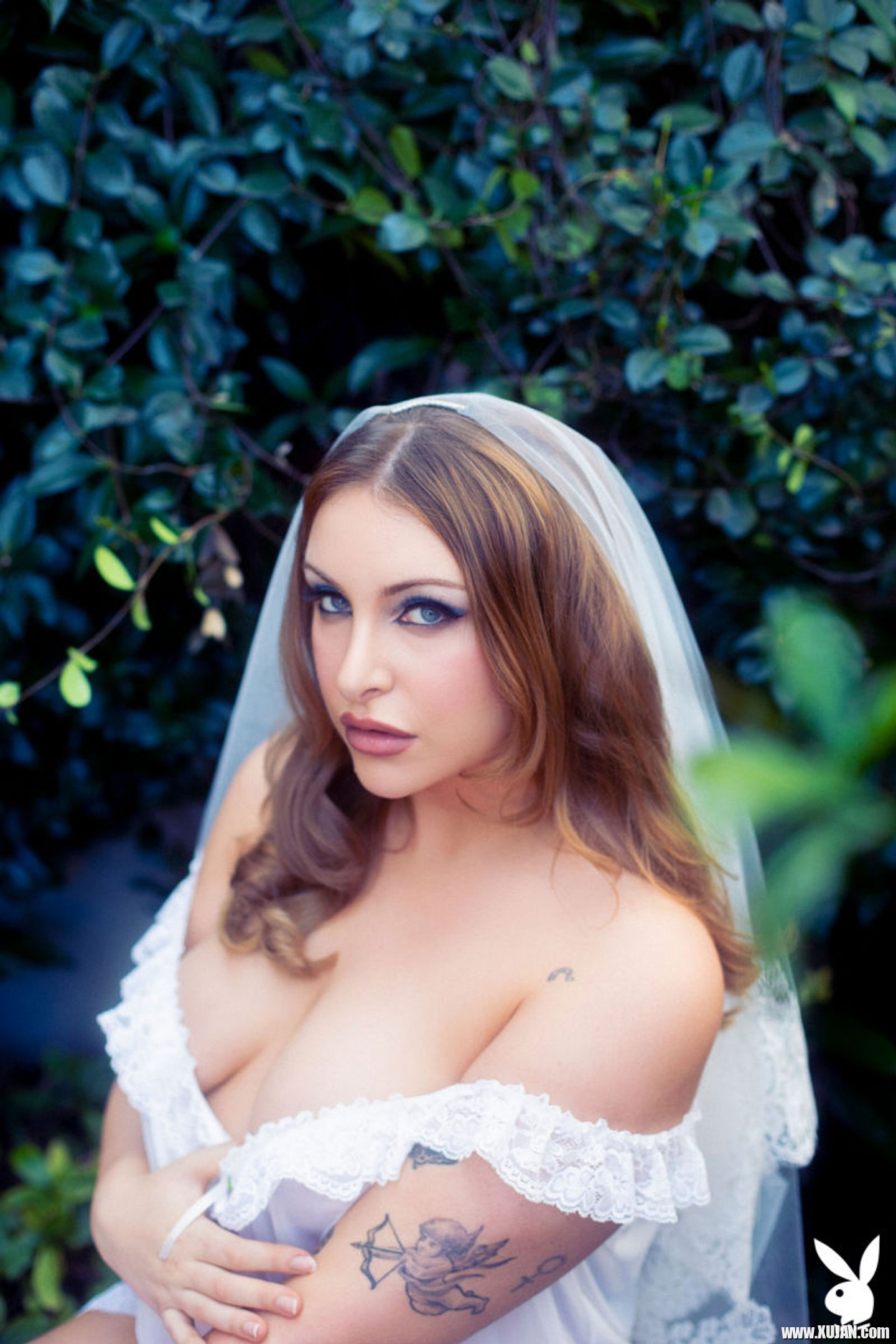 Outdoors session with charming erotic model Bunny Gaubert - Photo #3361274