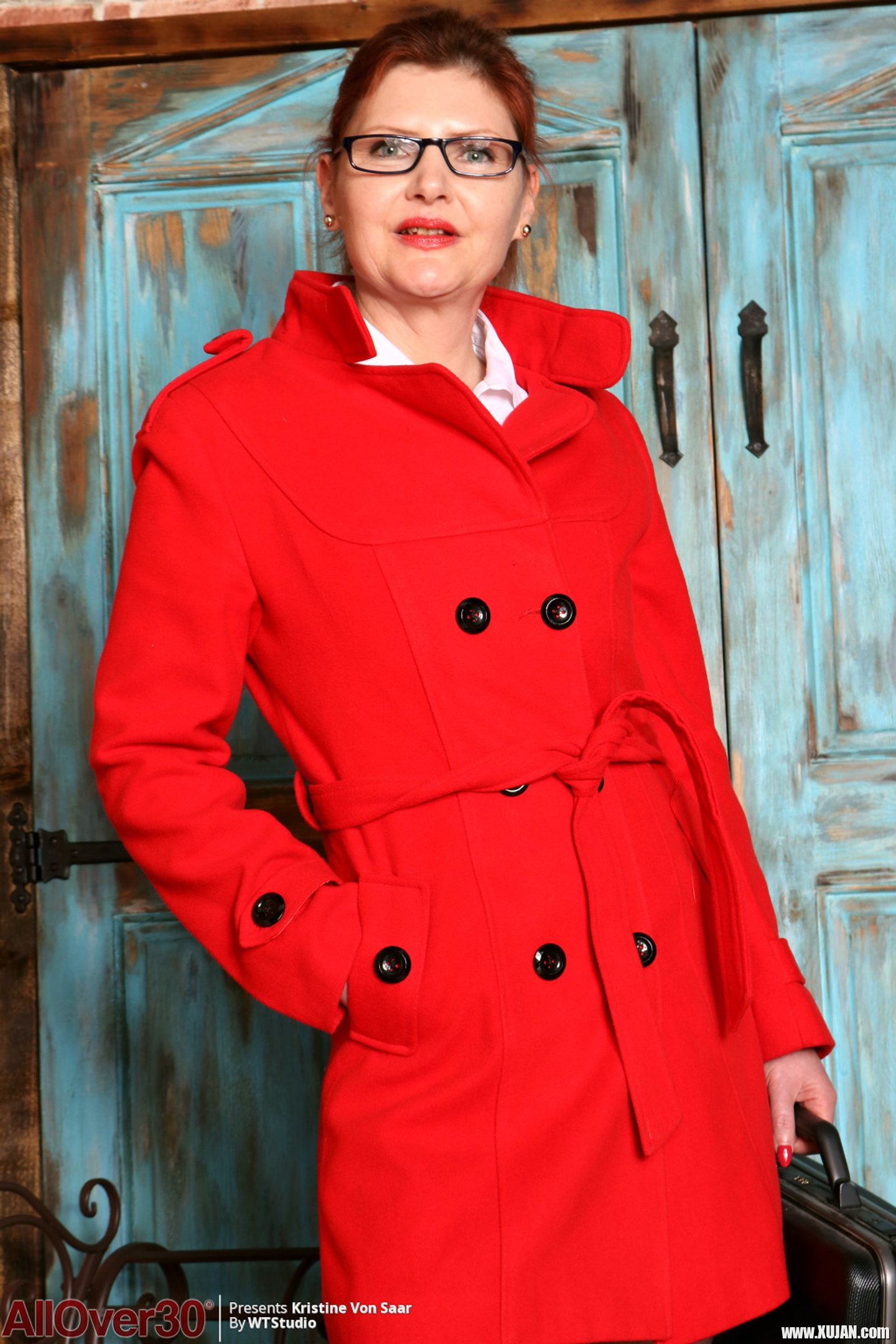 Horny mature Cee Cee drops her red coat and drills her pussy - Photo #3361959