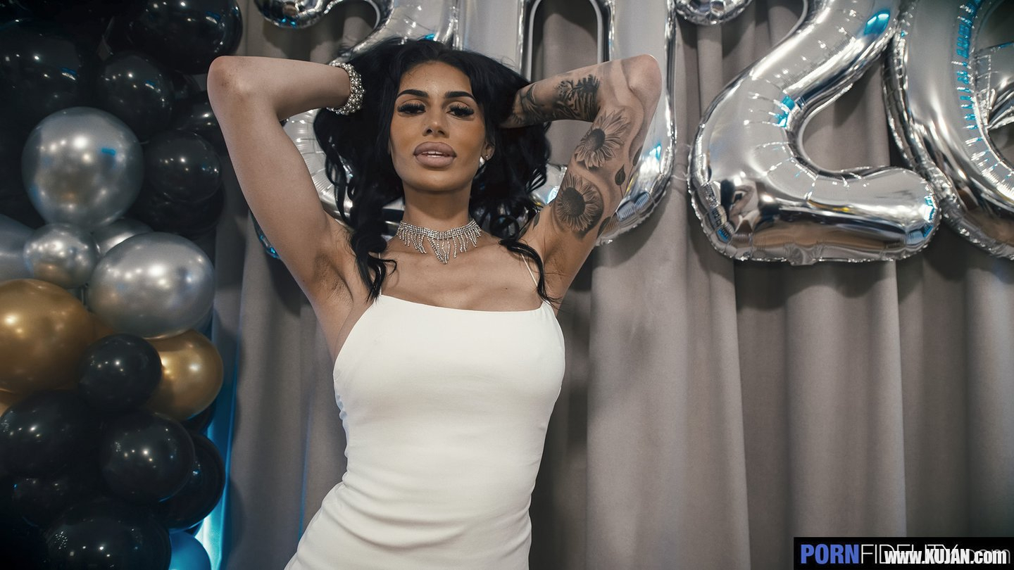 Tattooed bitch Ariana Starr gets laid with Ryan Madison on NYE - Photo #3362459