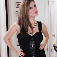 Carla Cougar showing off her wonderful mature body