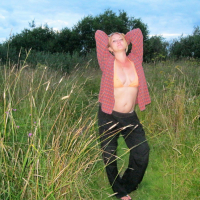 Blonde cutie Lady La Perle showing her naked body outdoors