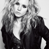 Sexy actress Kristen Bell in a selection of photos