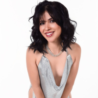 Foxy amateur Annie Hill takes it all off for iStripper