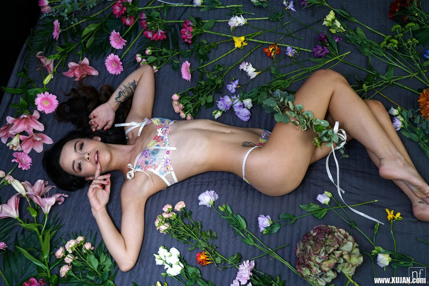 Sweet model Ohana poses with flowers and spreads legs to be fucked deep - Photo #3367191