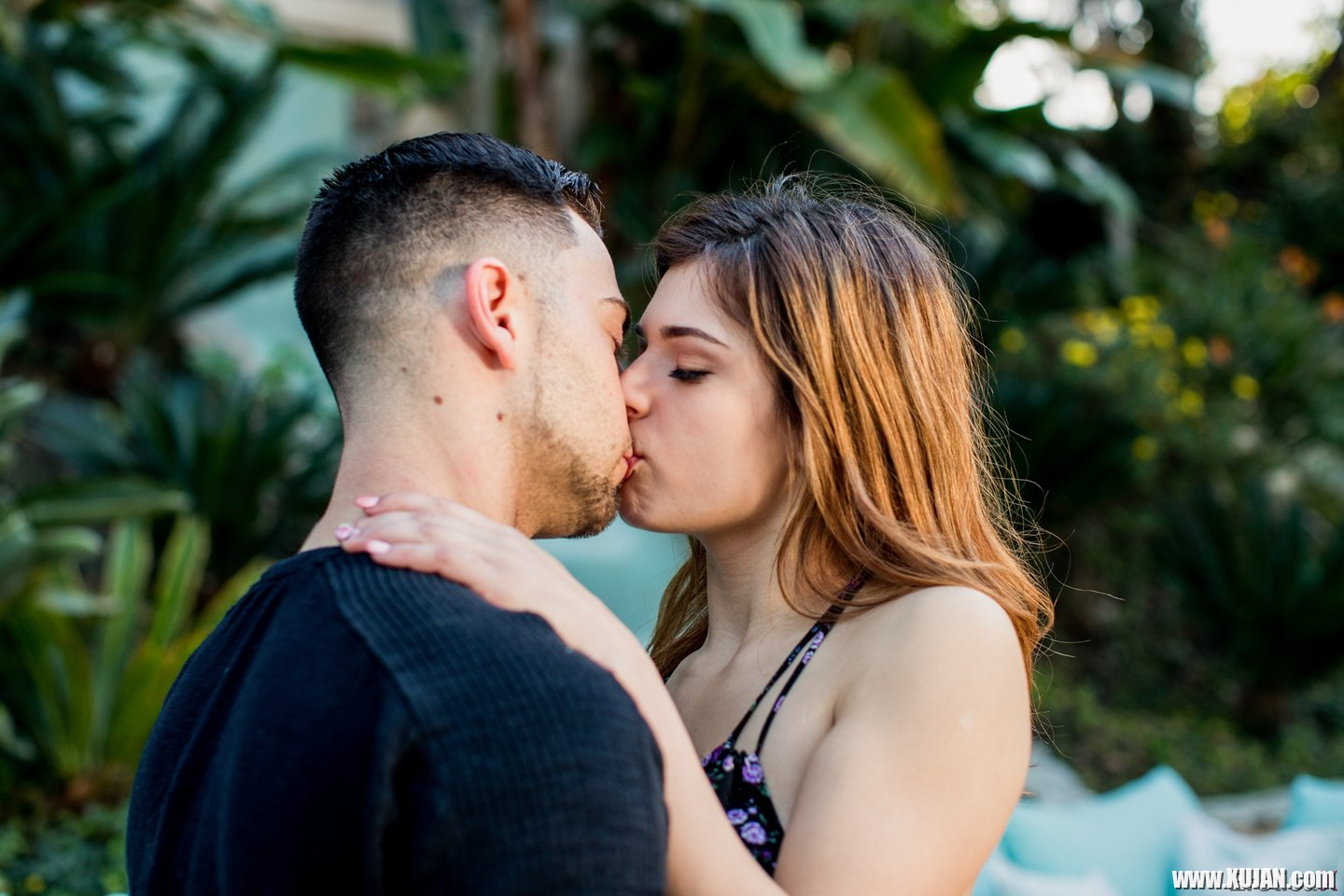 Leah Gotti takes a big Load over her shaved Pussy - Photo #3368784