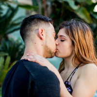 Leah Gotti takes a big Load over her shaved Pussy