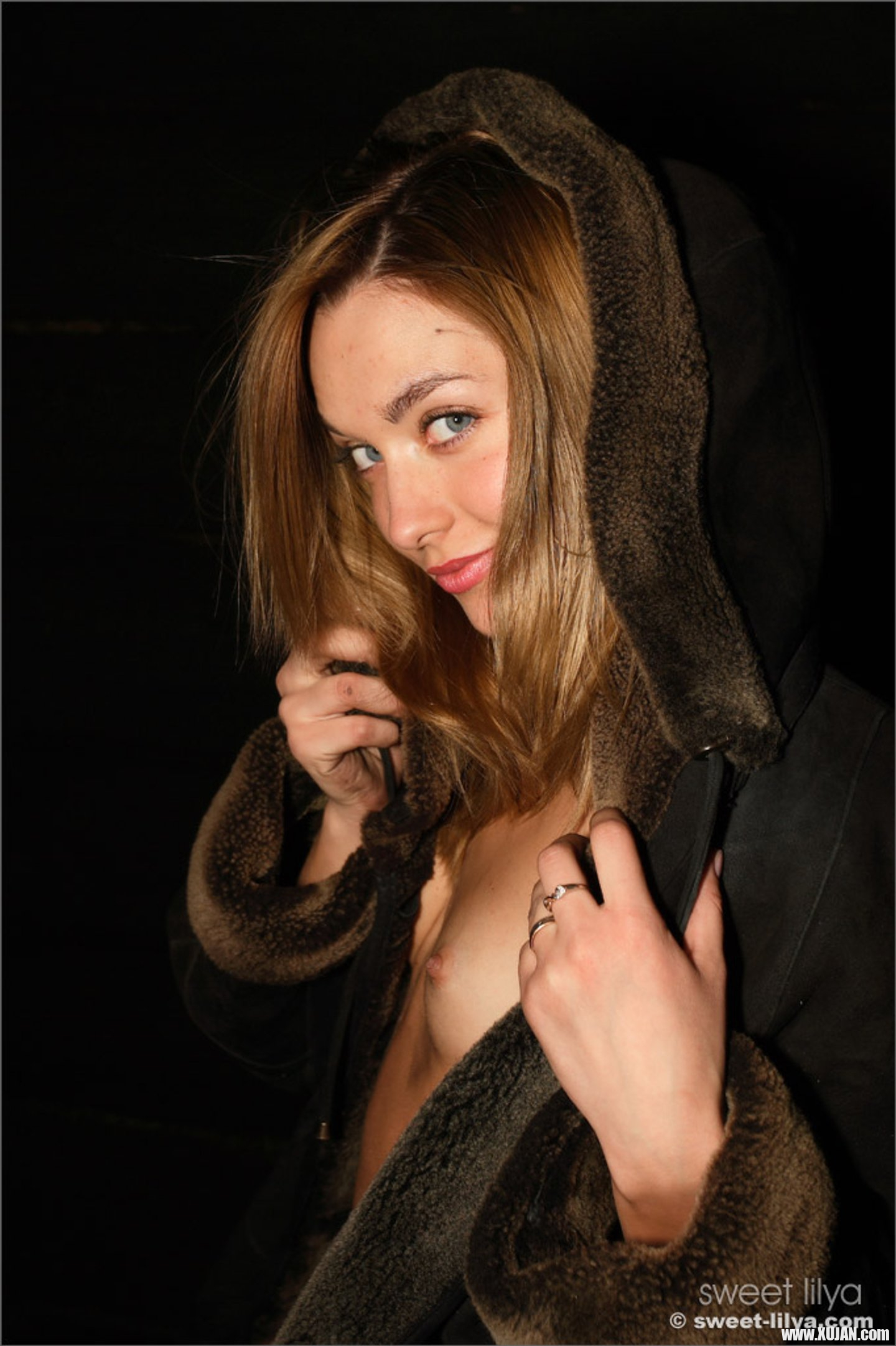 Sweet Lilya opens her Coat to reveal nude Body - Photo #3369217
