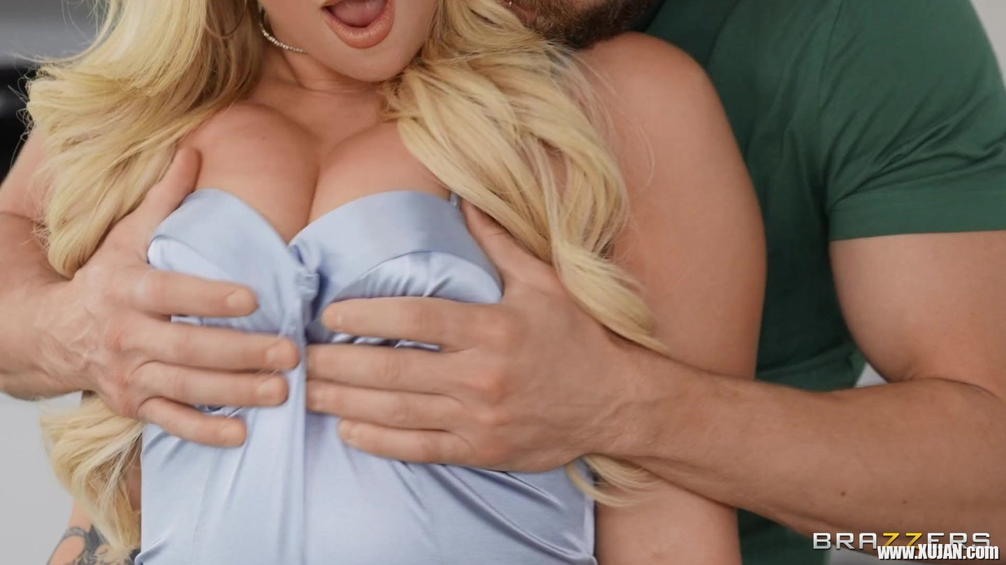Cock hungry blondie Kali Rose gets her pussy stuffed with a big cock - Photo #3369355