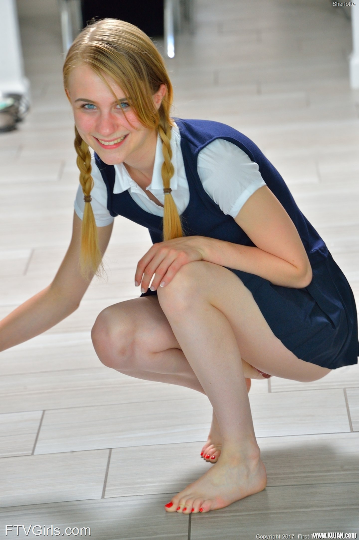 Gorgeous FTV Girl flashing her Twat in Public - Photo #3377704
