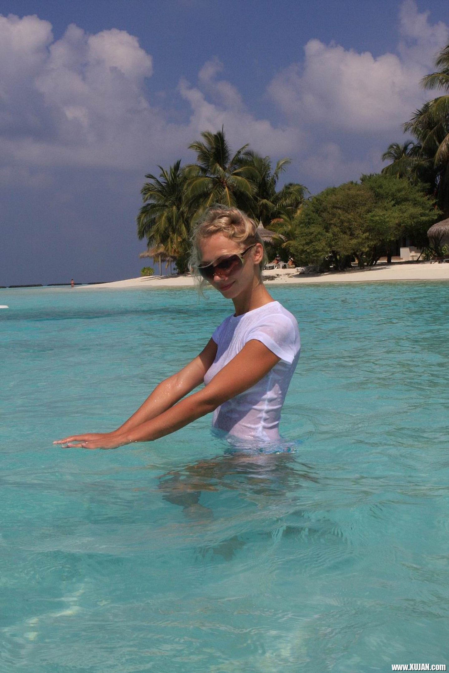Girl on Vacation showing her Boobs in the Bahamas - Photo #3378790